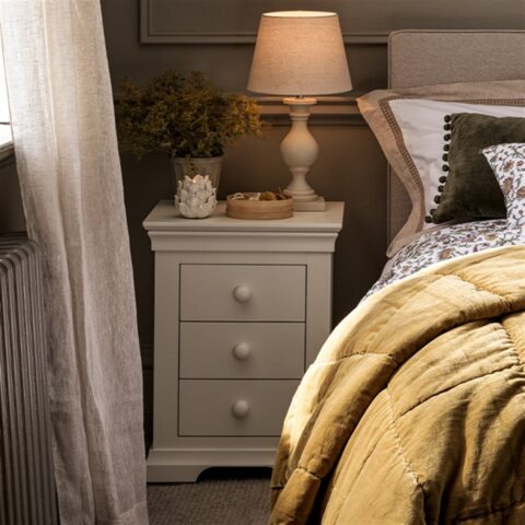 3 Drawer Bedside Table – Chantilly Warm White – The Cotswold Company
