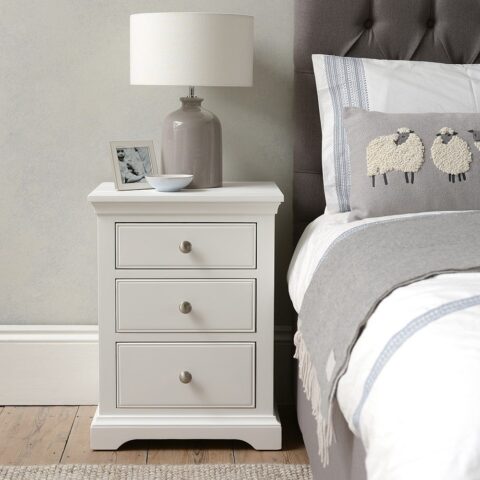 3 Drawer Bedside Table – Fairford Soft White – The Cotswold Company