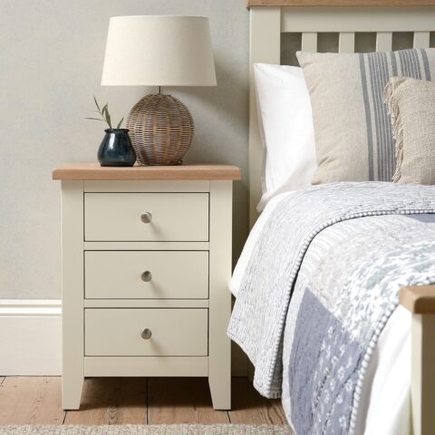3 Drawer Bedside Table – Chester Classic Cream – The Cotswold Company